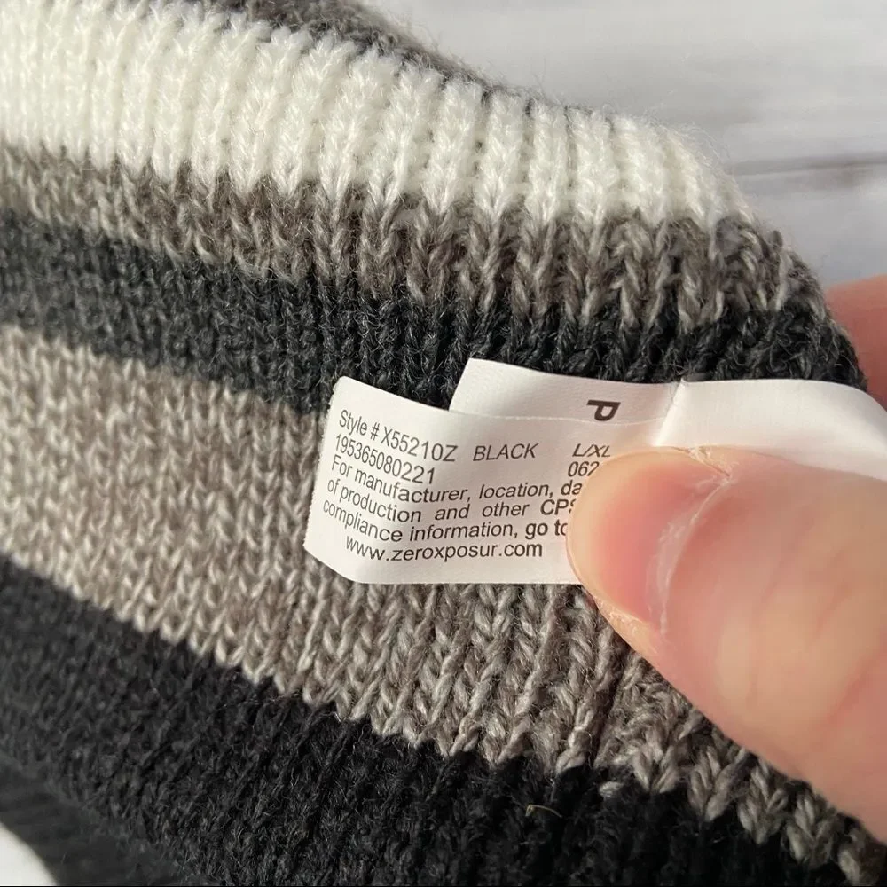 🍭6/$30 NWOT Boy’s Zeroxposur knit color block striped winter hat - L/XL